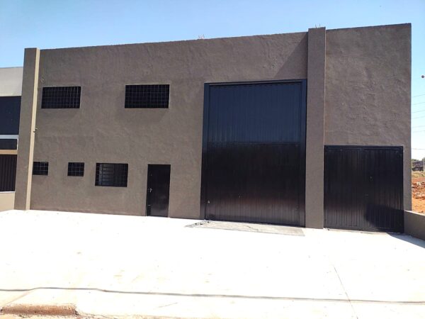 Aluga-se salão comercial novo 300m² útil $ 8.000,00