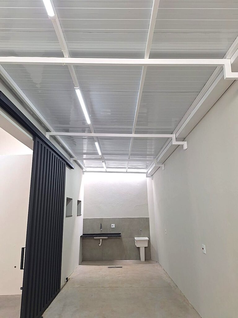 Aluga-se salão novo 150m² útil $ 3.800,00