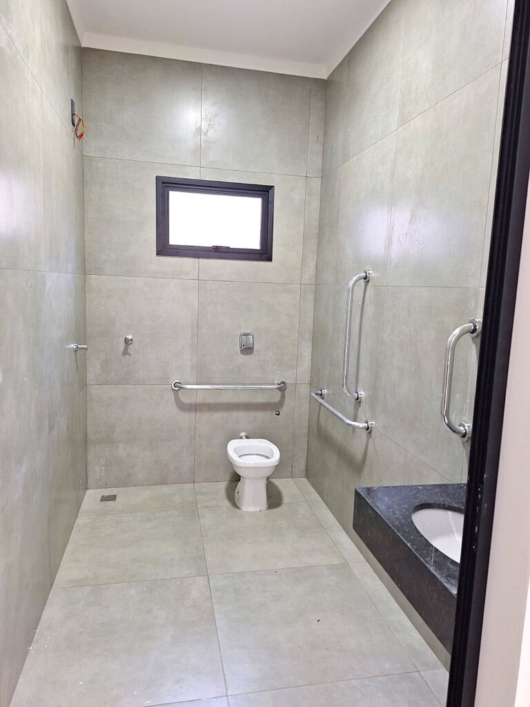 Aluga-se salão novo 150m² útil $ 3.800,00