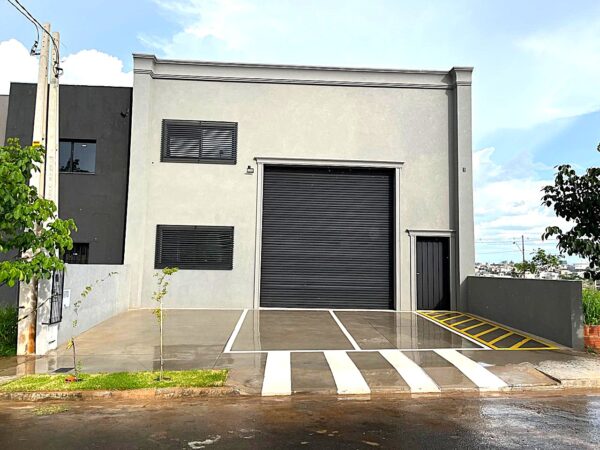 Aluga-se salão novo 150m² útil $ 3.800,00