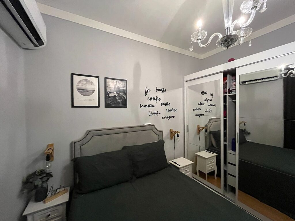 Vende-se apto de 2 dormitórios c/ elevador $ 220.000,00