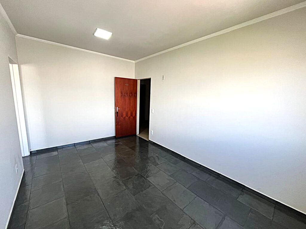 Vende-se apto de 02 dormitórios ao lada do Hospital Beneficência Redentora $ 340.000,00