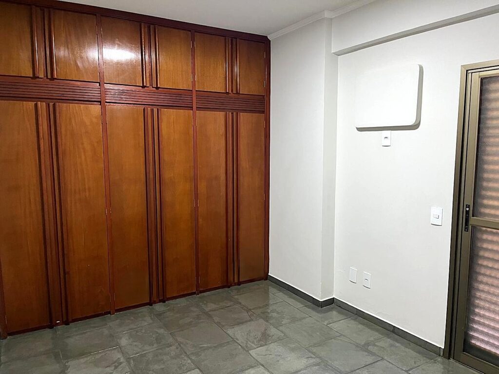 Vende-se apto de 02 dormitórios ao lada do Hospital Beneficência Redentora $ 340.000,00