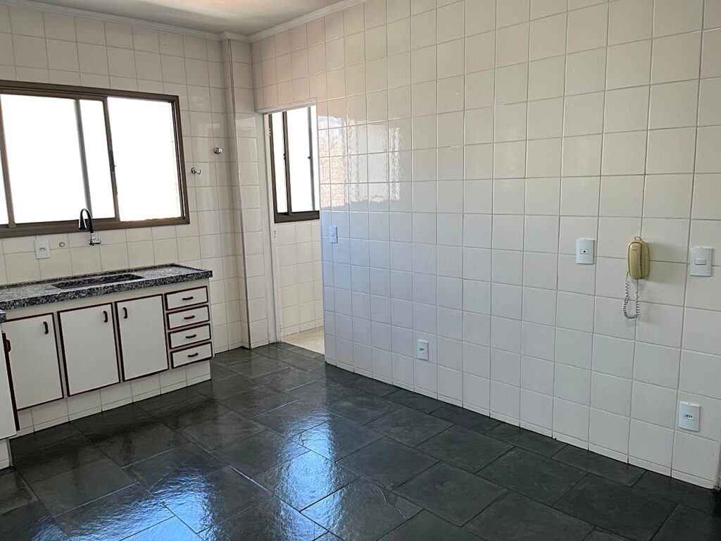 Vende-se apto de 02 dormitórios ao lada do Hospital Beneficência Redentora $ 340.000,00