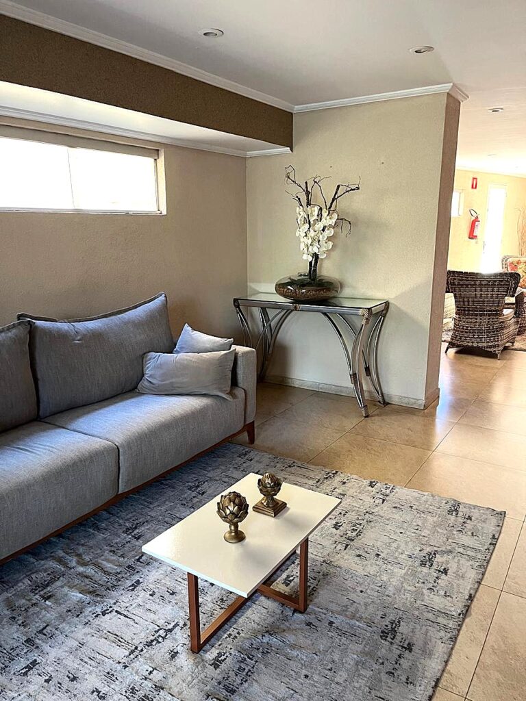 Vende-se apto de 02 dormitórios ao lada do Hospital Beneficência Redentora $ 340.000,00