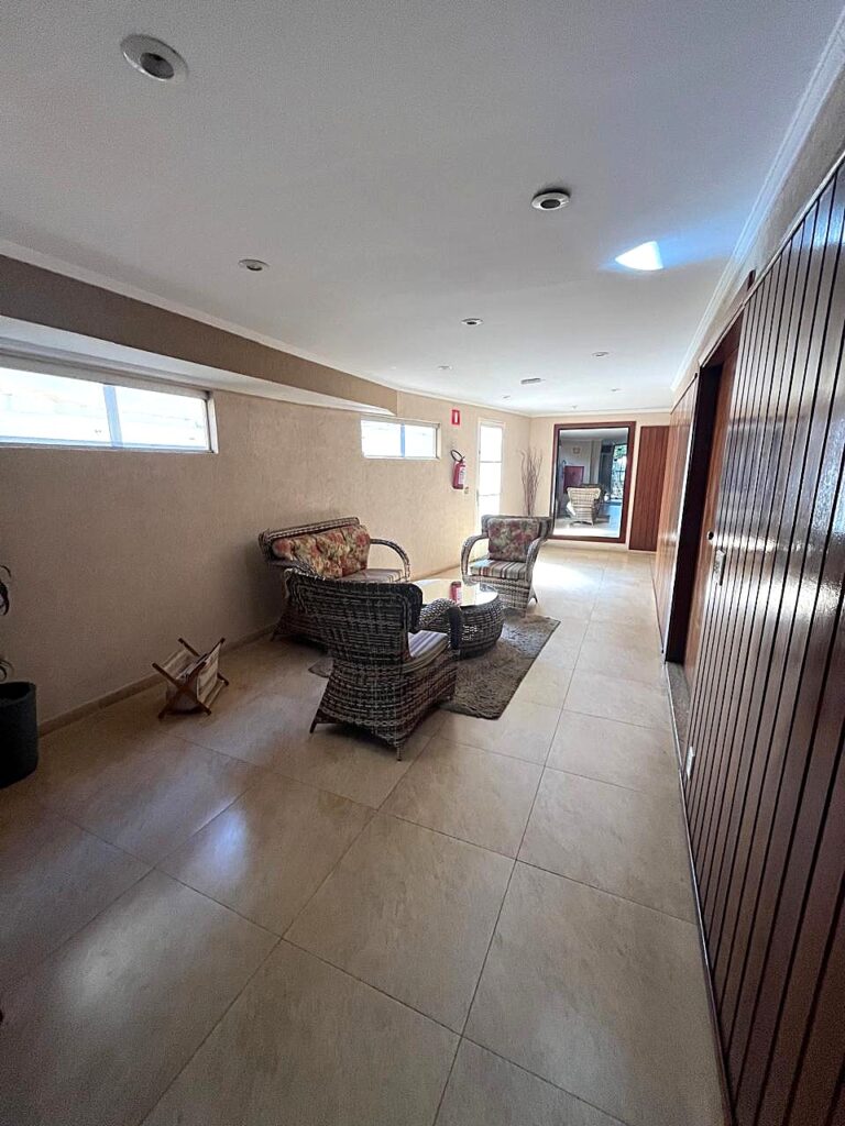 Vende-se apto de 02 dormitórios ao lada do Hospital Beneficência Redentora $ 340.000,00