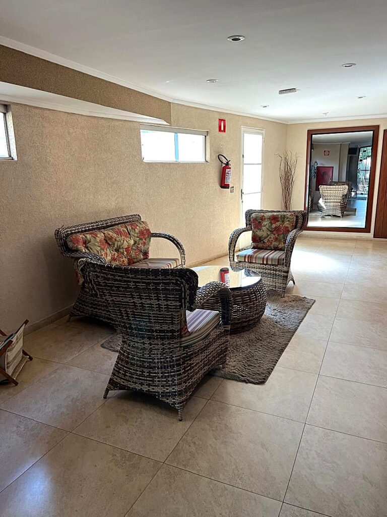 Vende-se apto de 02 dormitórios ao lada do Hospital Beneficência Redentora $ 340.000,00