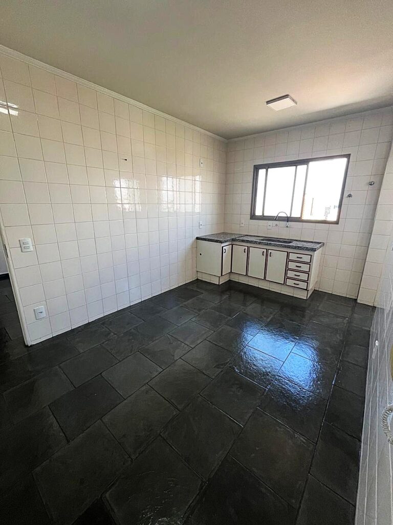 Vende-se apto de 02 dormitórios ao lada do Hospital Beneficência Redentora $ 340.000,00