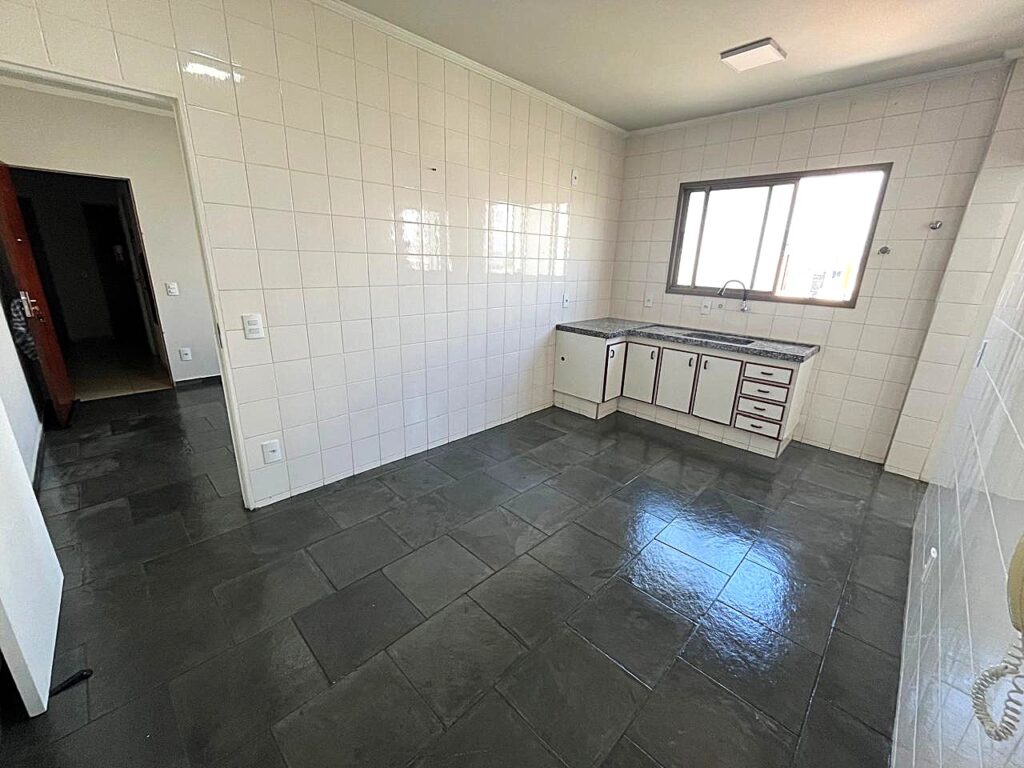 Vende-se apto de 02 dormitórios ao lada do Hospital Beneficência Redentora $ 340.000,00