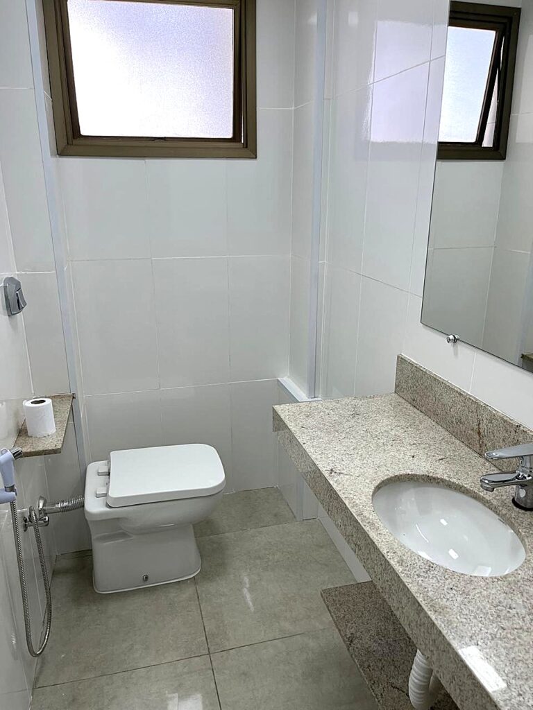 Vende-se apto de 02 dormitórios ao lada do Hospital Beneficência Redentora $ 340.000,00