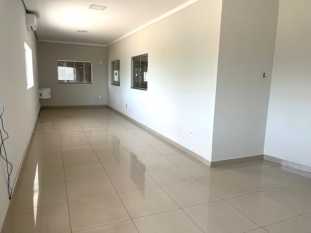 Aluga-se salão marginal Rod. Washington Luiz distrito industrial Tancredo Neves $ 15.000,00