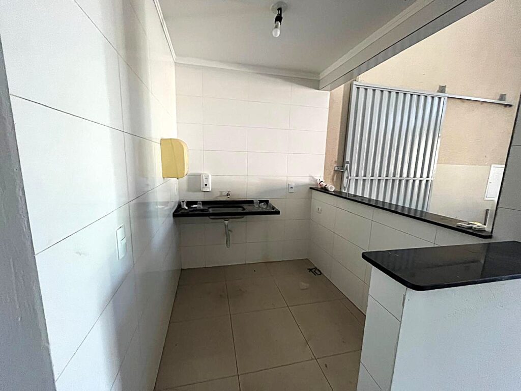 Aluga-se salão marginal Rod. Washington Luiz distrito industrial Tancredo Neves $ 15.000,00