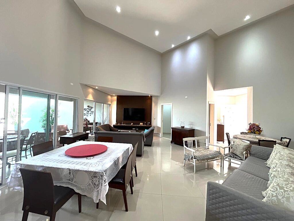 Vende-se casa térrea no Recanto Real $ 2.300.000,00