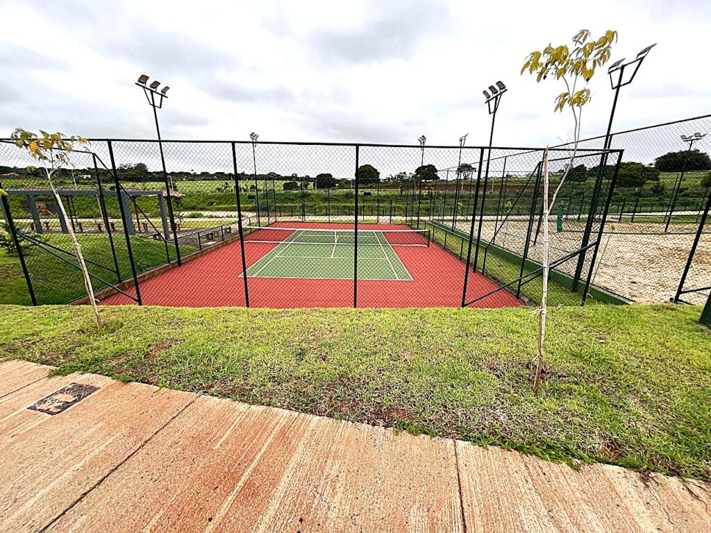 Vende-se terreno cond. Eplenum $ 450.000,00