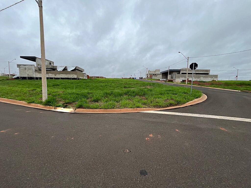 Vende-se terreno cond. Eplenum $ 450.000,00