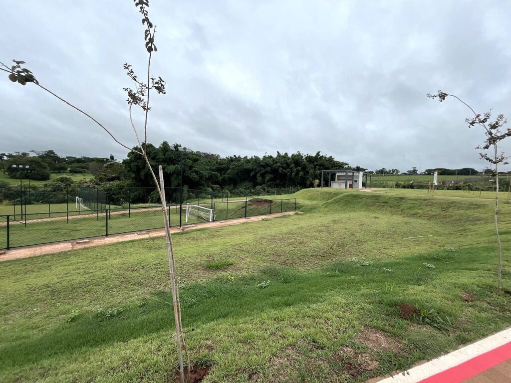 Vende-se terreno cond. Eplenum $ 450.000,00