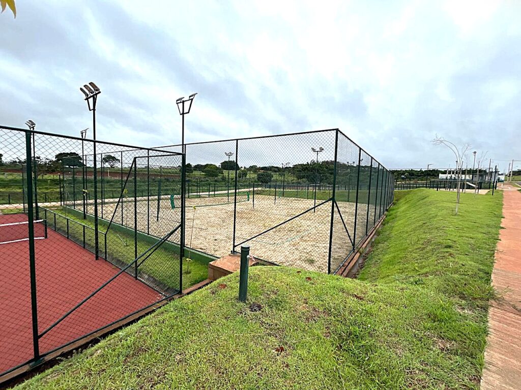 Vende-se terreno cond. Eplenum $ 450.000,00