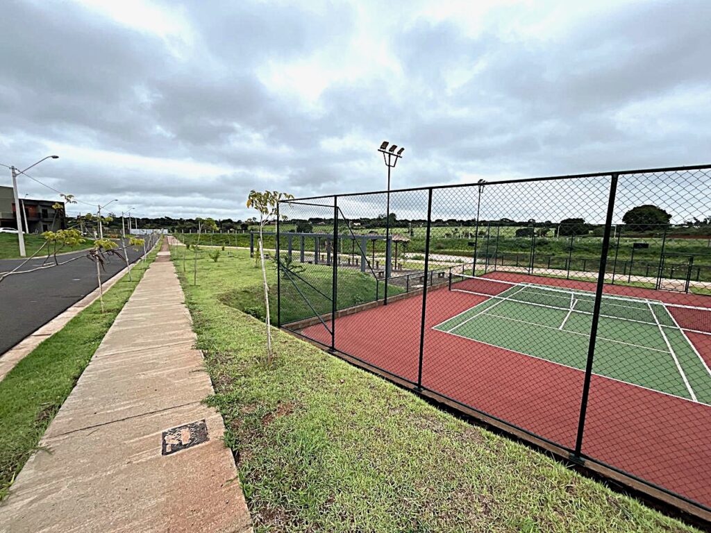 Vende-se terreno cond. Eplenum $ 450.000,00