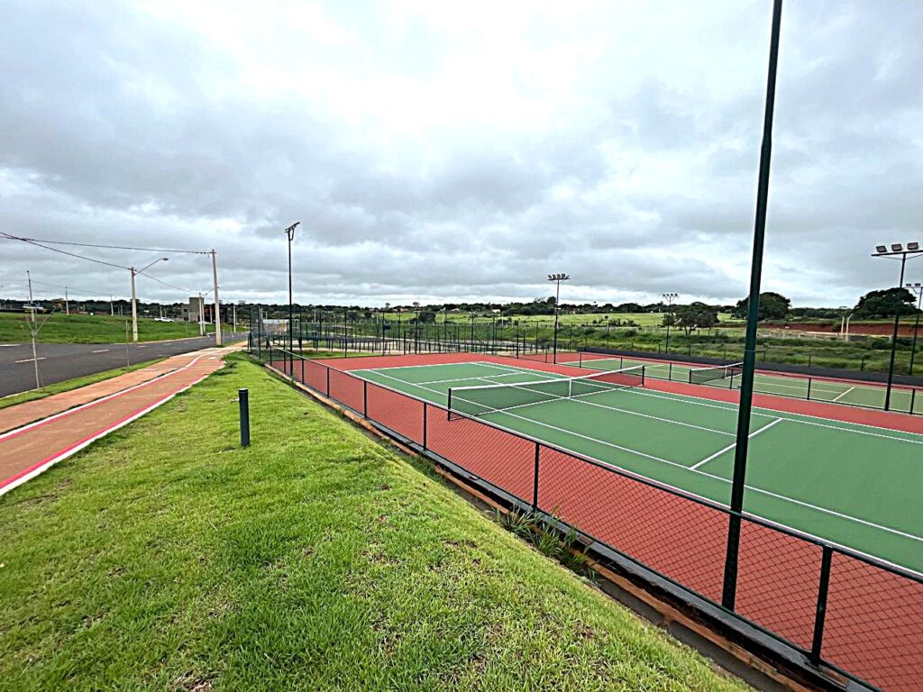 Vende-se terreno cond. Eplenum $ 450.000,00