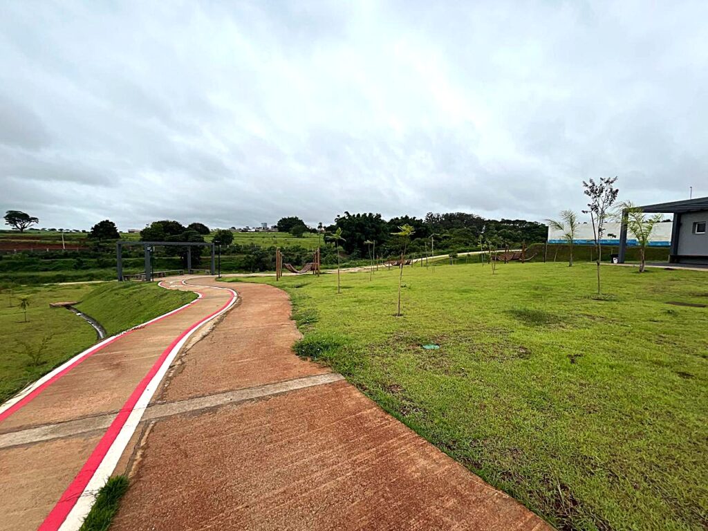 Vende-se terreno cond. Eplenum $ 450.000,00