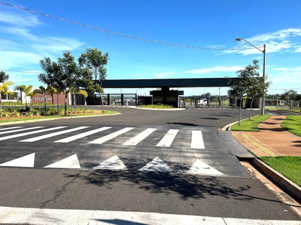 Vende-se terreno cond. Eplenum $ 450.000,00