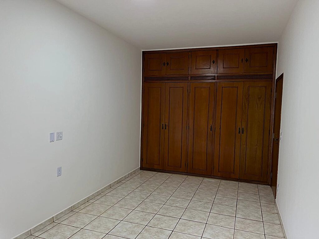 Aluga-se casa residencial Jd. Santa Catarina