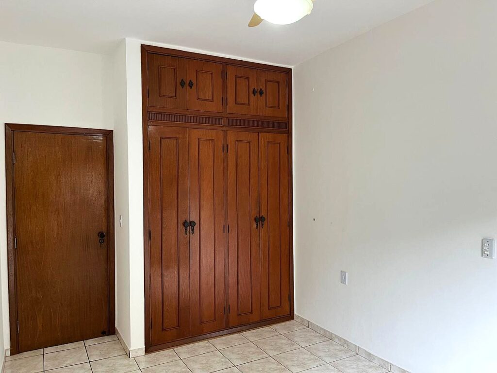 Aluga-se casa residencial Jd. Santa Catarina