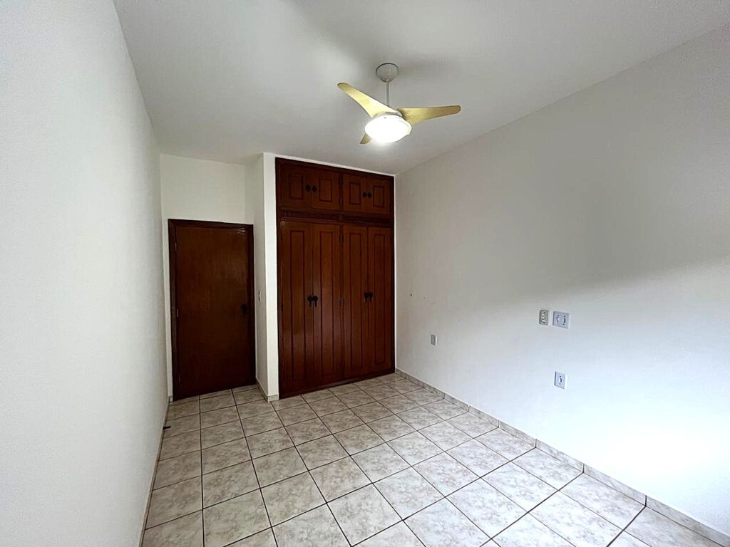 Aluga-se casa residencial Jd. Santa Catarina