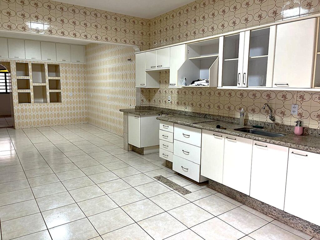 Aluga-se casa residencial Jd. Santa Catarina