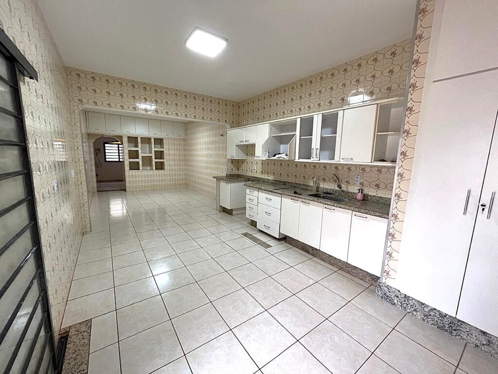 Aluga-se casa residencial Jd. Santa Catarina