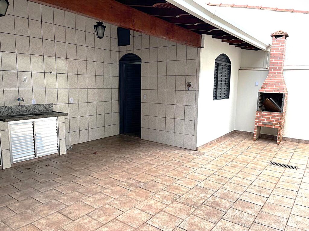 Aluga-se casa residencial Jd. Santa Catarina