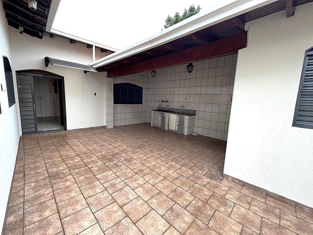 Aluga-se casa residencial Jd. Santa Catarina