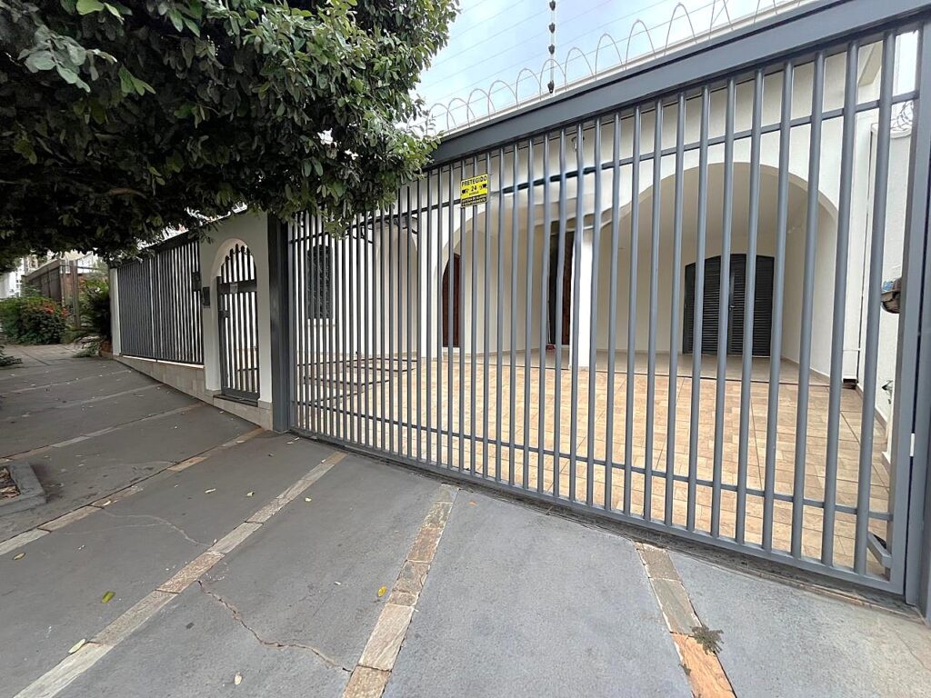 Aluga-se casa residencial Jd. Santa Catarina