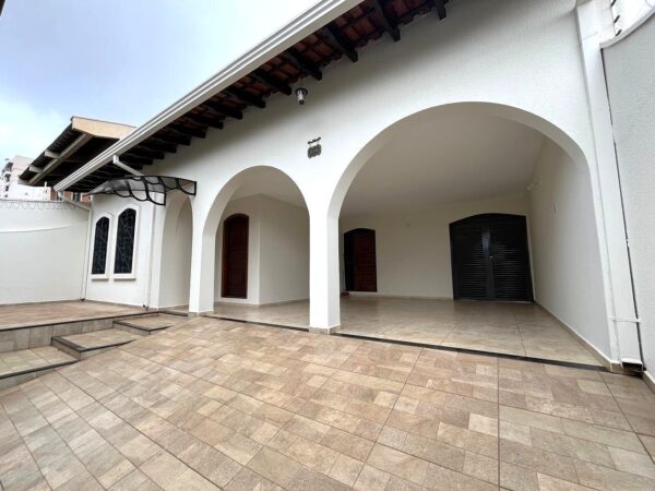 Aluga-se casa residencial Jd. Santa Catarina