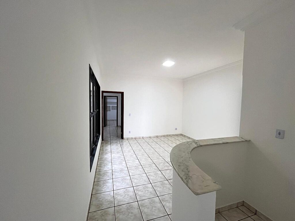 Aluga-se casa residencial Jd. Santa Catarina