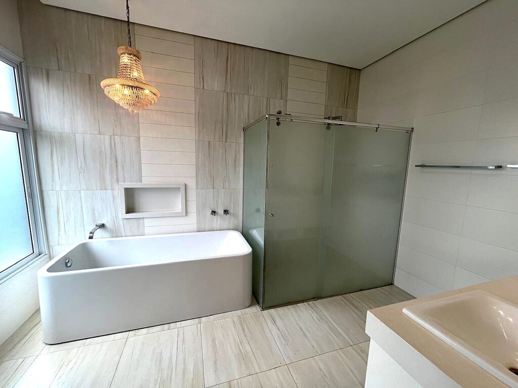 Aluga-se casa Cond. Damha I $ 15.000,00