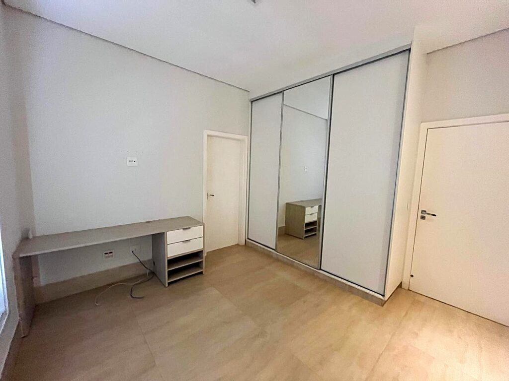 Aluga-se casa Cond. Damha I $ 15.000,00