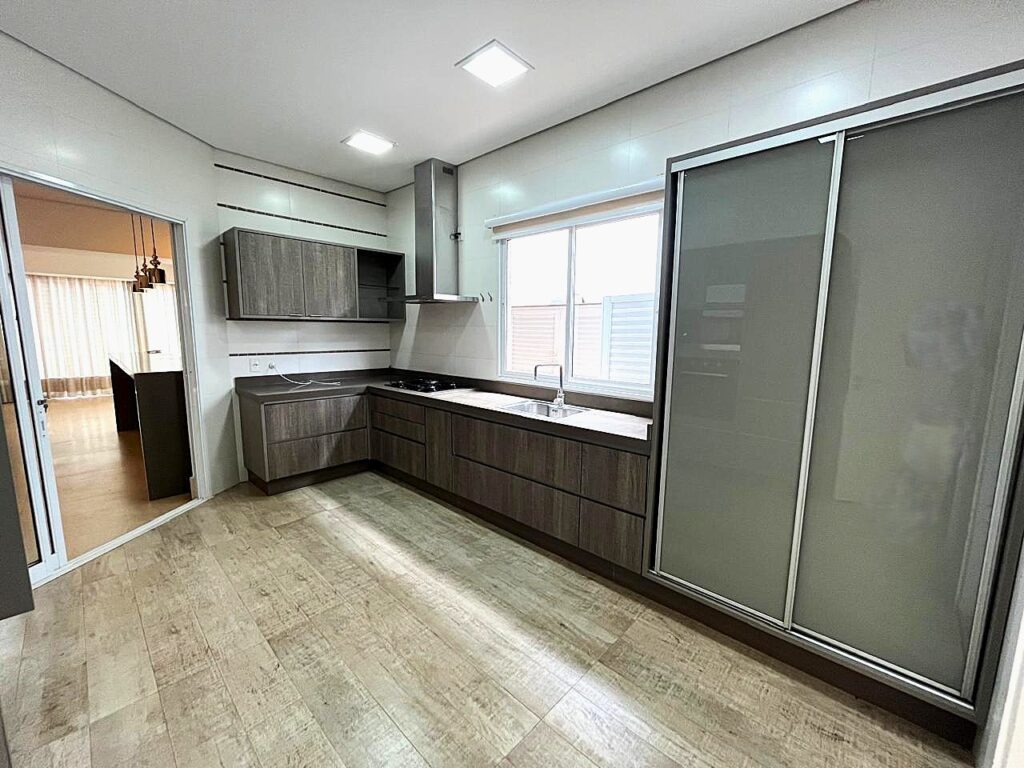 Aluga-se casa Cond. Damha I $ 15.000,00