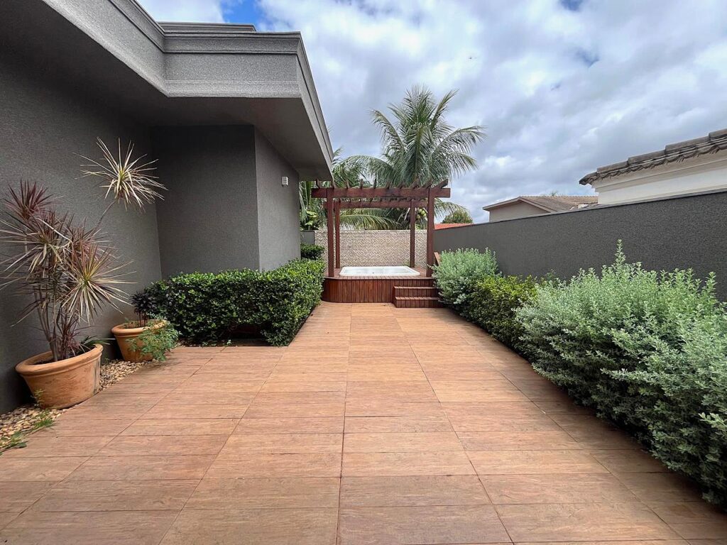 Aluga-se casa Cond. Damha I $ 15.000,00