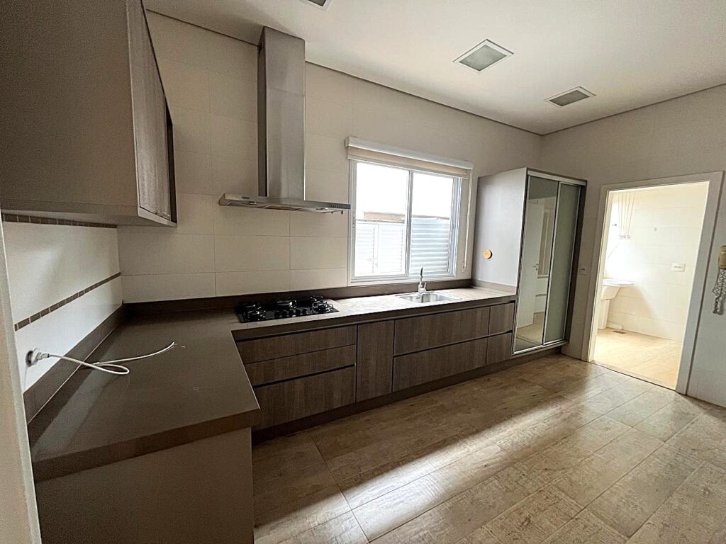 Aluga-se casa Cond. Damha I $ 15.000,00