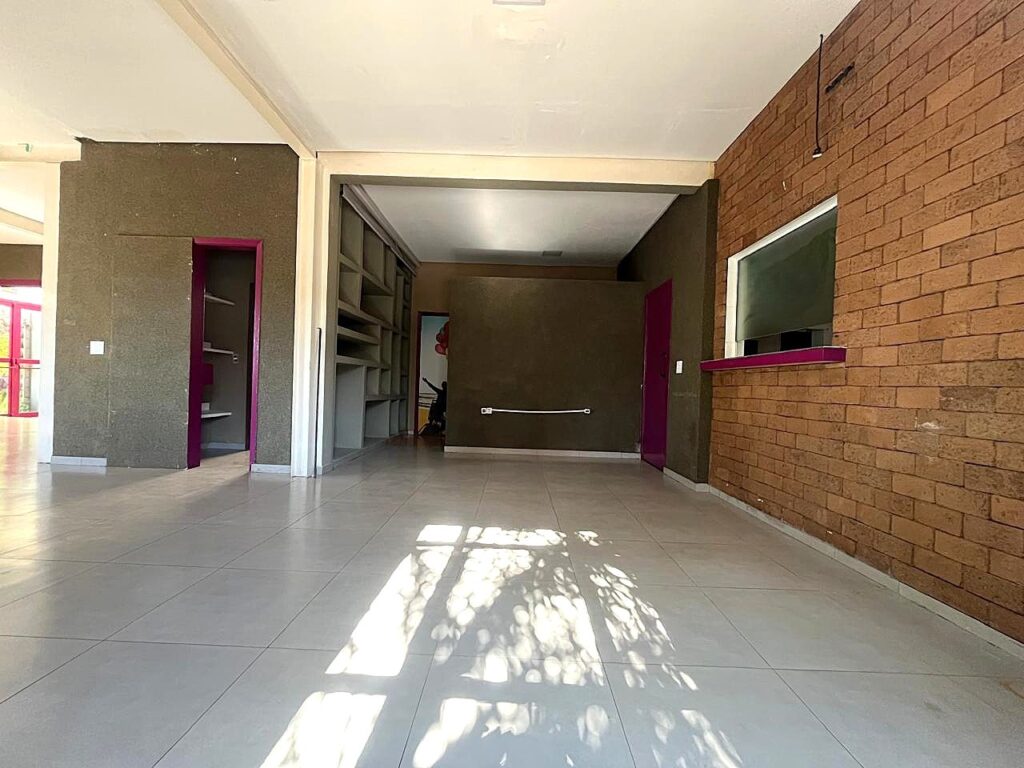 Aluga-se Casa comercial na Redentora $ 6.200,00