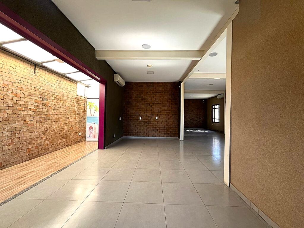 Aluga-se Casa comercial na Redentora $ 6.200,00