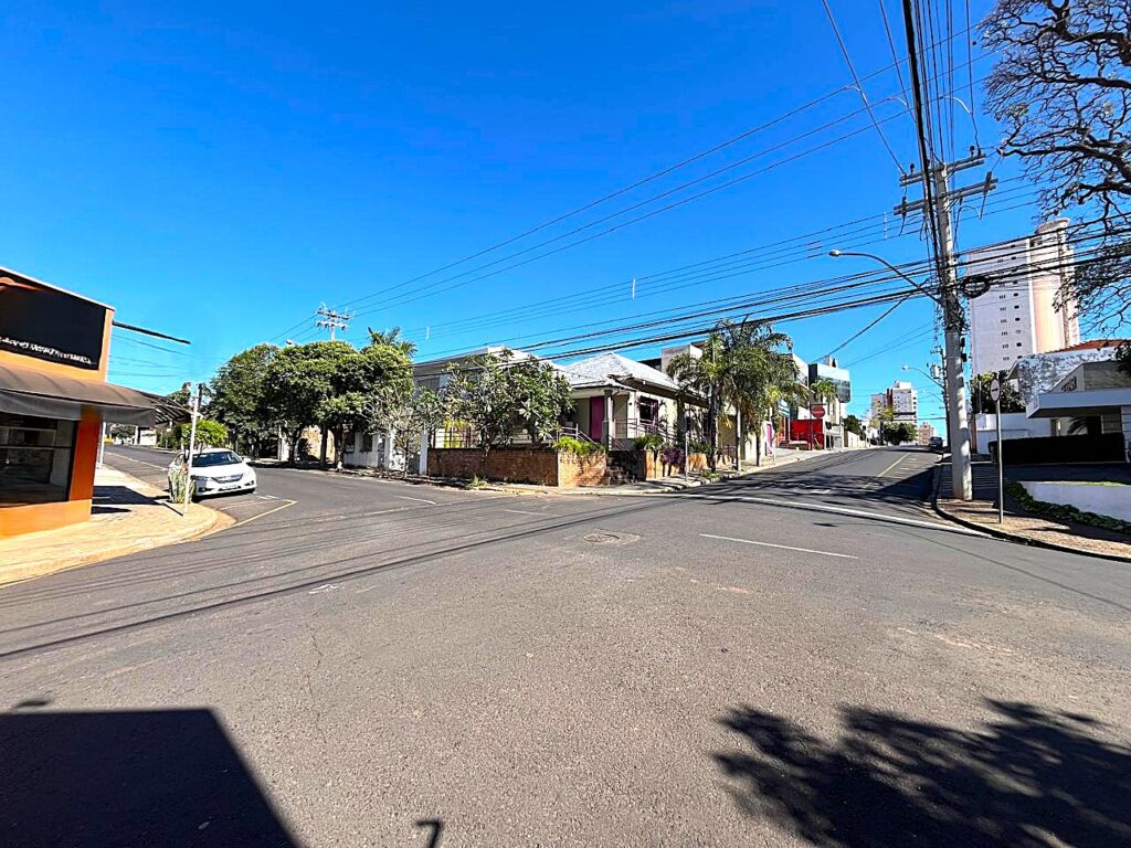 Aluga-se Casa comercial na Redentora $ 6.200,00