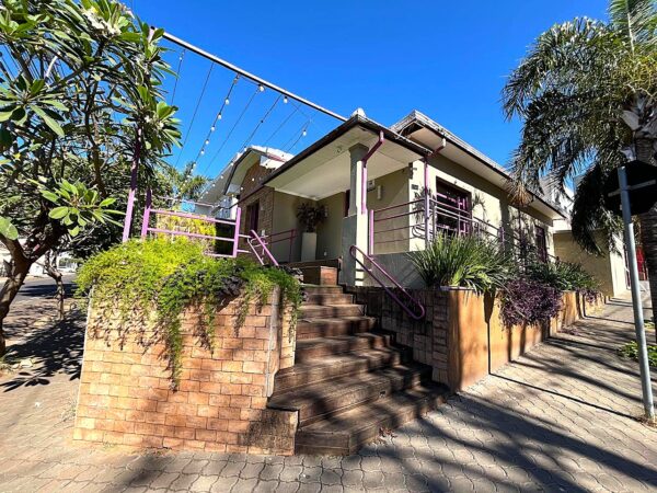 Aluga-se Casa comercial na Redentora $ 6.200,00