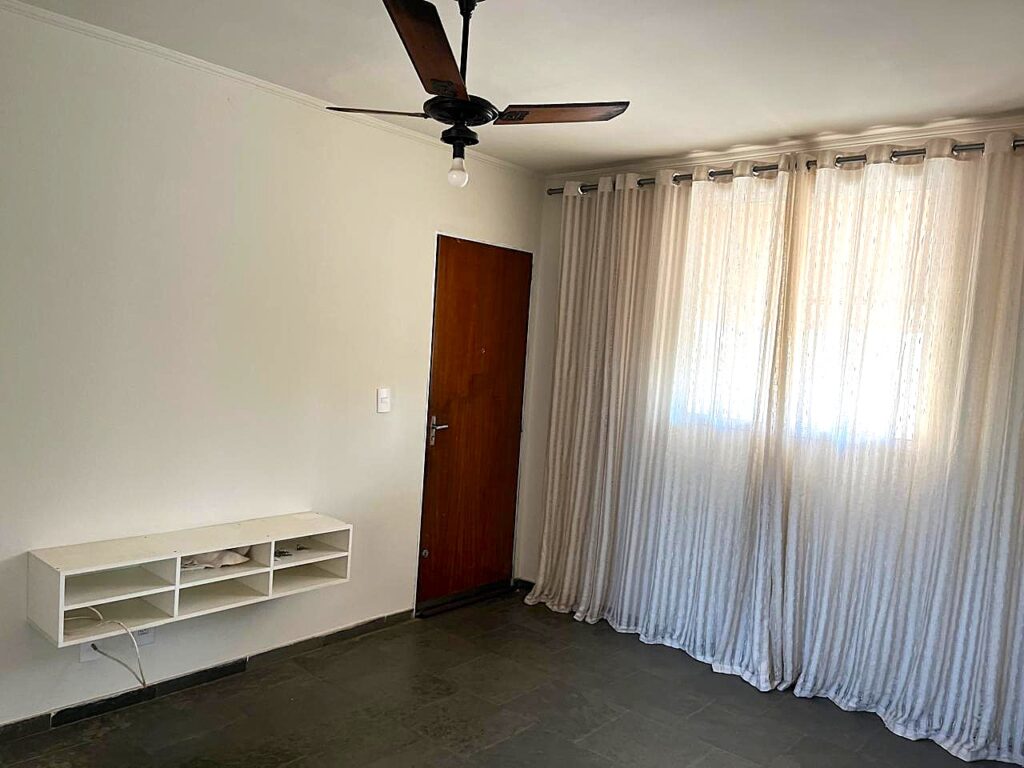 Vende-se Apto de 2 dormitórios Jd. Vetorasso $ 145.000,00