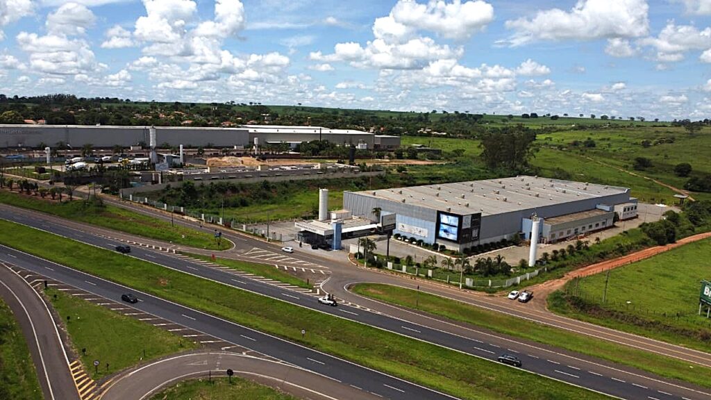 Vende-se Galpão/Salão na Washington Luiz $ 28.000.000,00