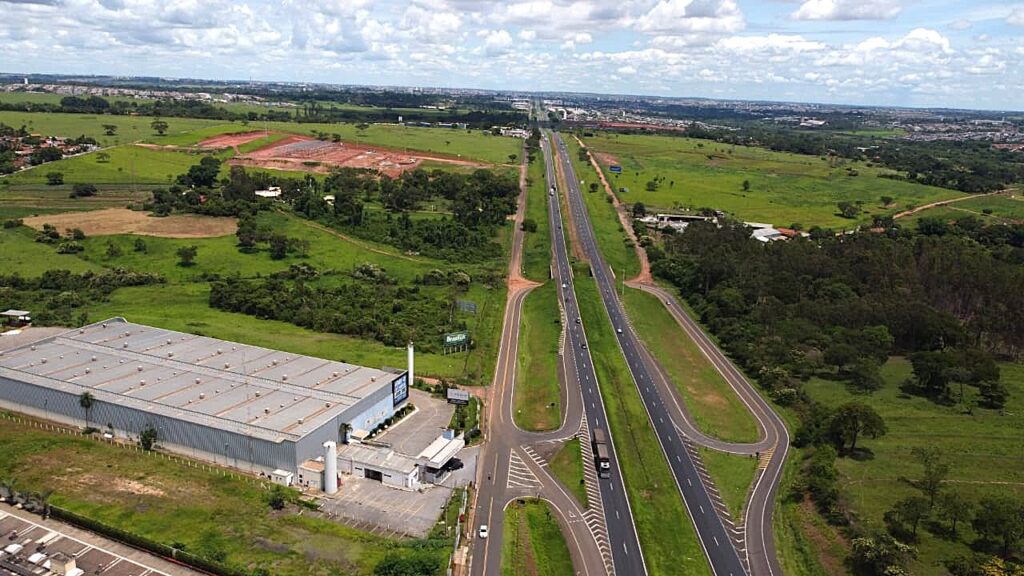 Vende-se Galpão/Salão na Washington Luiz $ 28.000.000,00