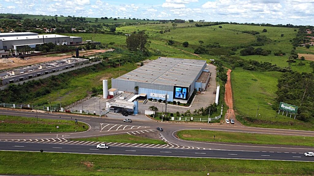 Vende-se Galpão/Salão na Washington Luiz $ 28.000.000,00