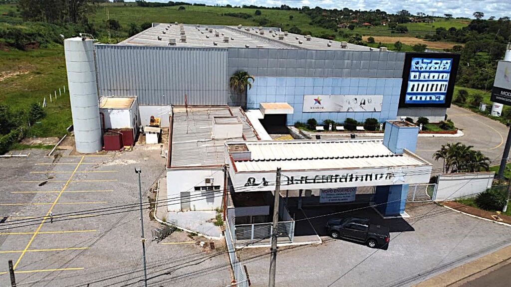 Vende-se Galpão/Salão na Washington Luiz $ 28.000.000,00