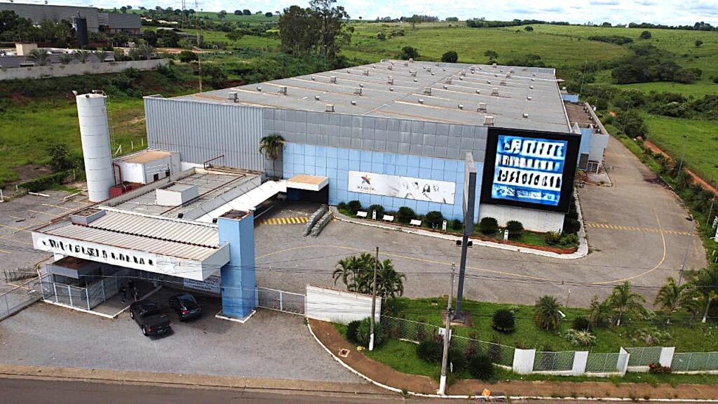 Vende-se Galpão/Salão na Washington Luiz $ 28.000.000,00